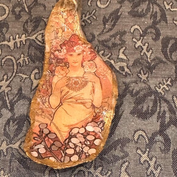 Alphonse Mucha “Rose” Decoupaged Oyster Shell – Ornament, Pendant, or Trinket Di - Picture 1 of 3